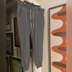 Figs Women's Graphite Zamora™ - Petite Jogger Scrub Pants